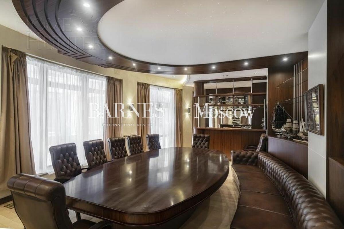 2-этажный коттедж 1 000 м² с отделкой