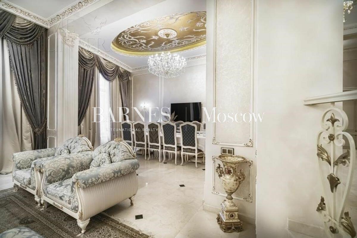 2-этажный коттедж 1 000 м² с отделкой