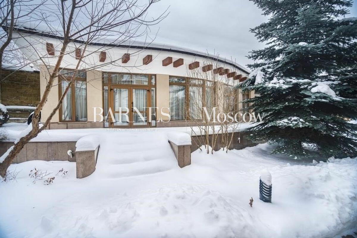 2-этажный коттедж 1 000 м² с отделкой