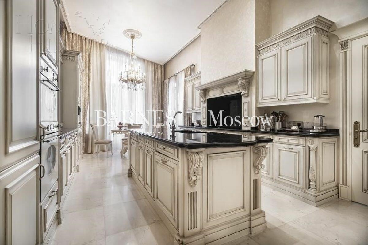 2-этажный коттедж 1 000 м² с отделкой