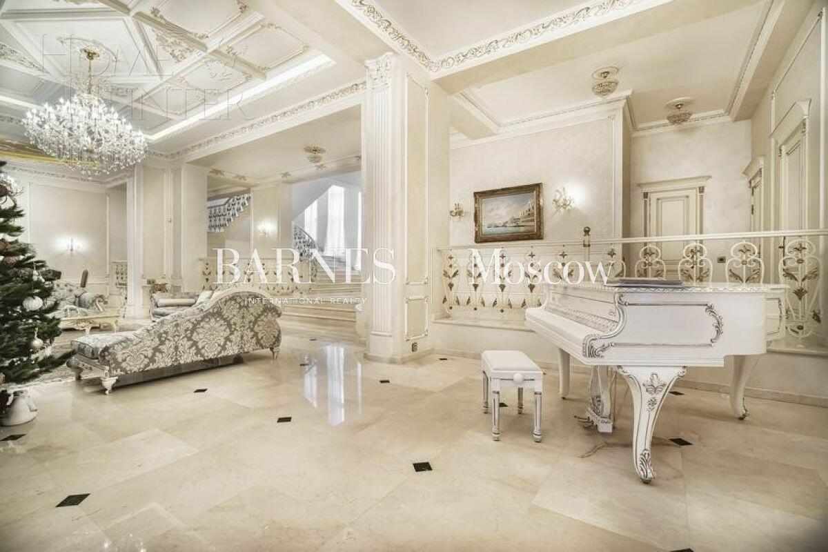 2-этажный коттедж 1 000 м² с отделкой