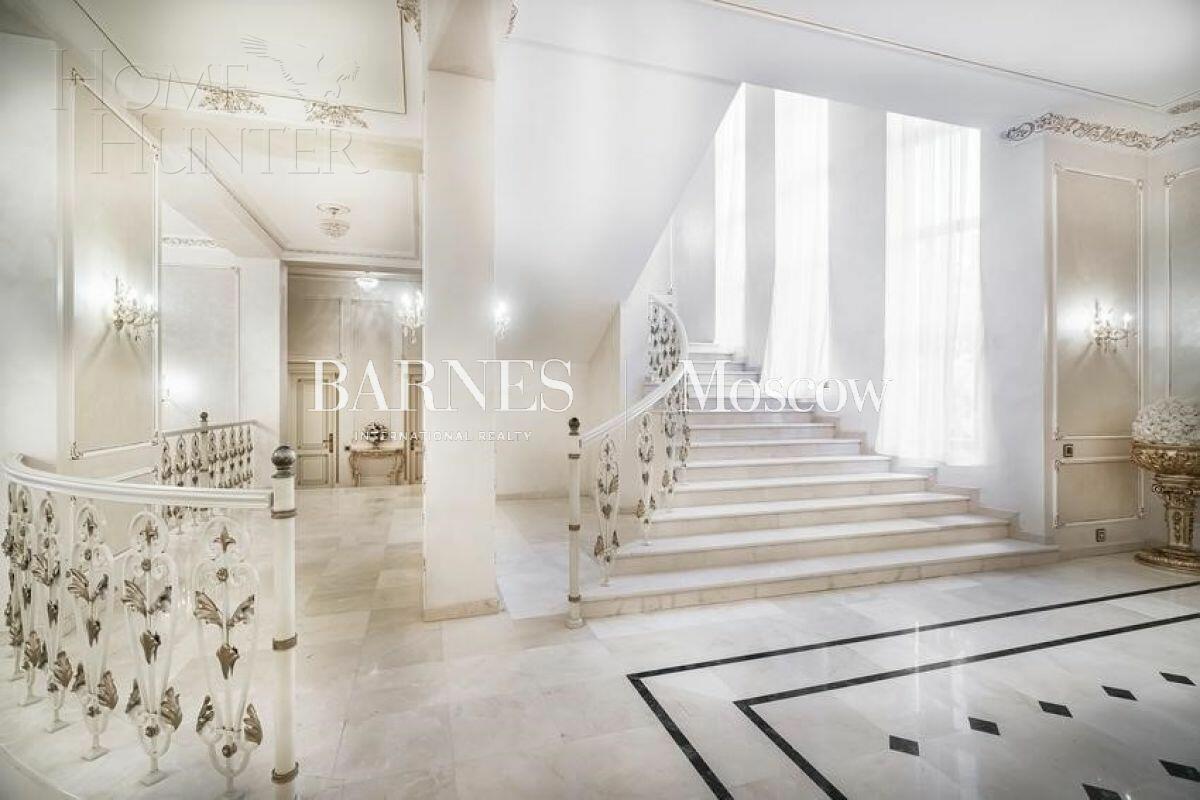 2-этажный коттедж 1 000 м² с отделкой