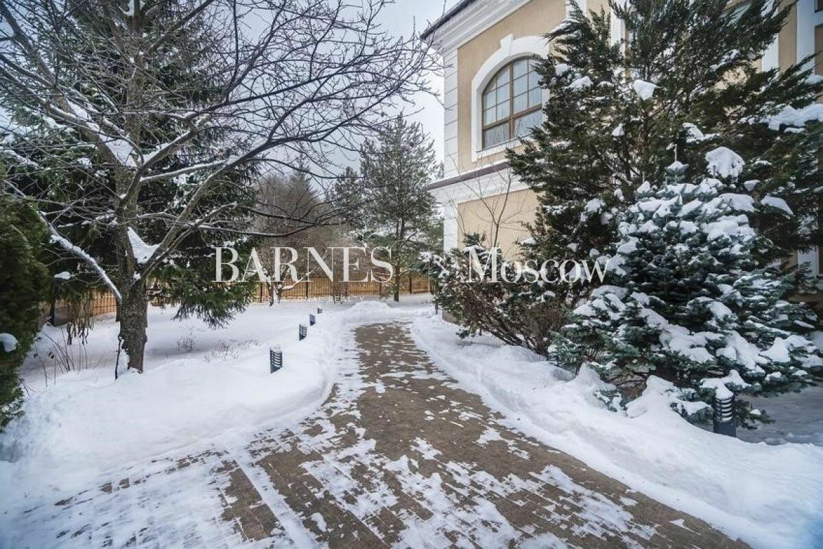 2-этажный коттедж 1 000 м² с отделкой