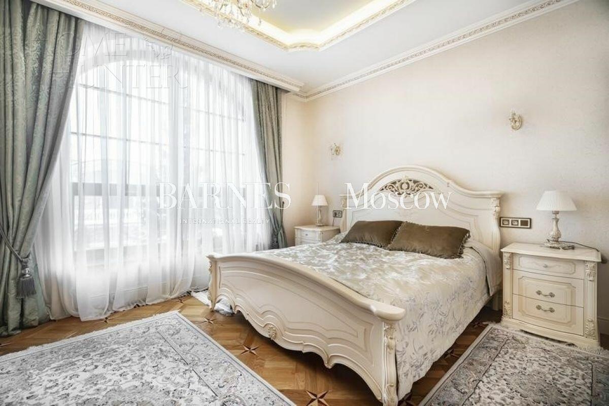 2-этажный коттедж 1 000 м² с отделкой