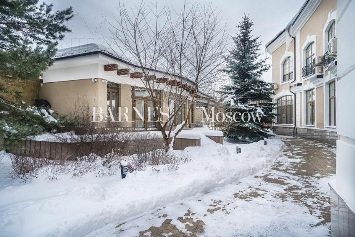 2-этажный коттедж 1 000 м² с отделкой