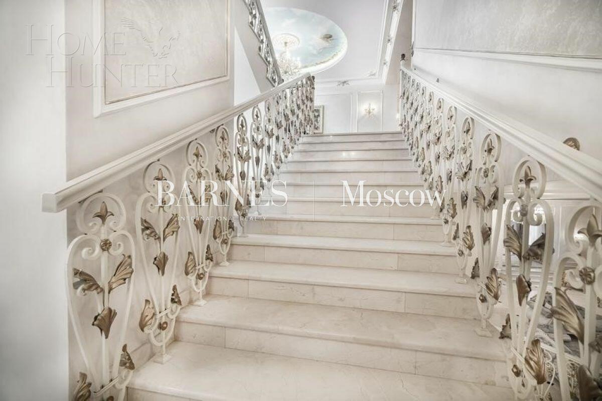 2-этажный коттедж 1 000 м² с отделкой