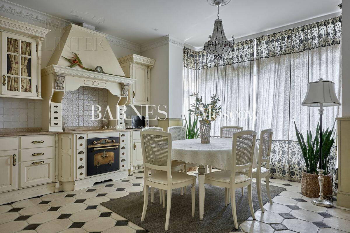 4-КОМН. КВАРТИРА С ОТДЕЛКОЙ 177.6 М² НА 10 ЭТАЖЕ