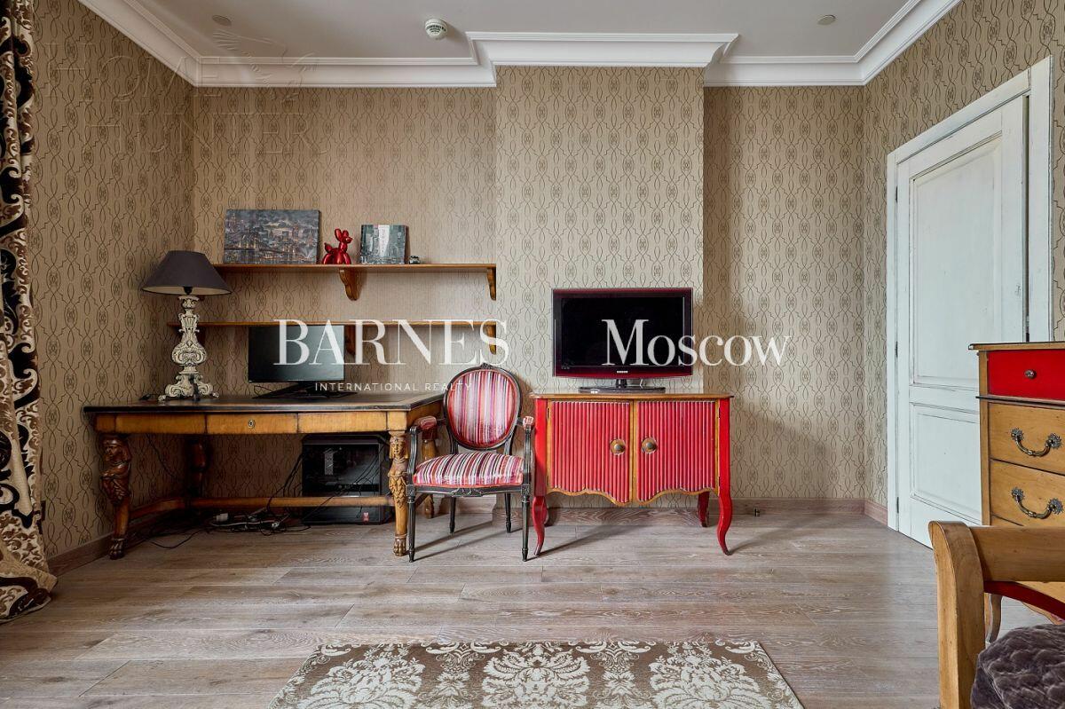 4-КОМН. КВАРТИРА С ОТДЕЛКОЙ 177.6 М² НА 10 ЭТАЖЕ