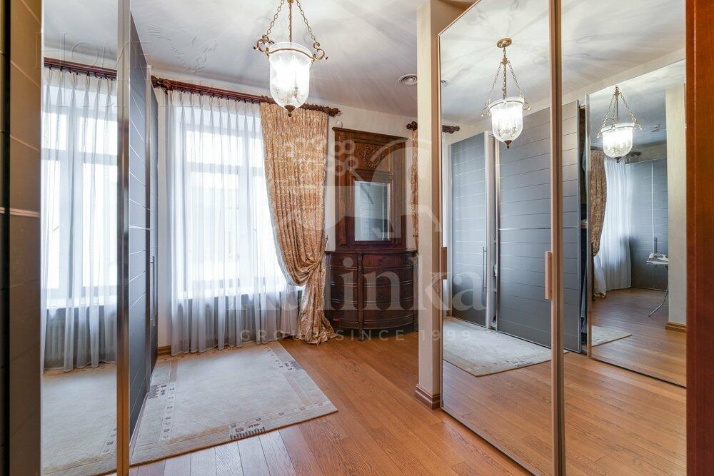 2-этажный коттедж 2 800 м² с отделкой