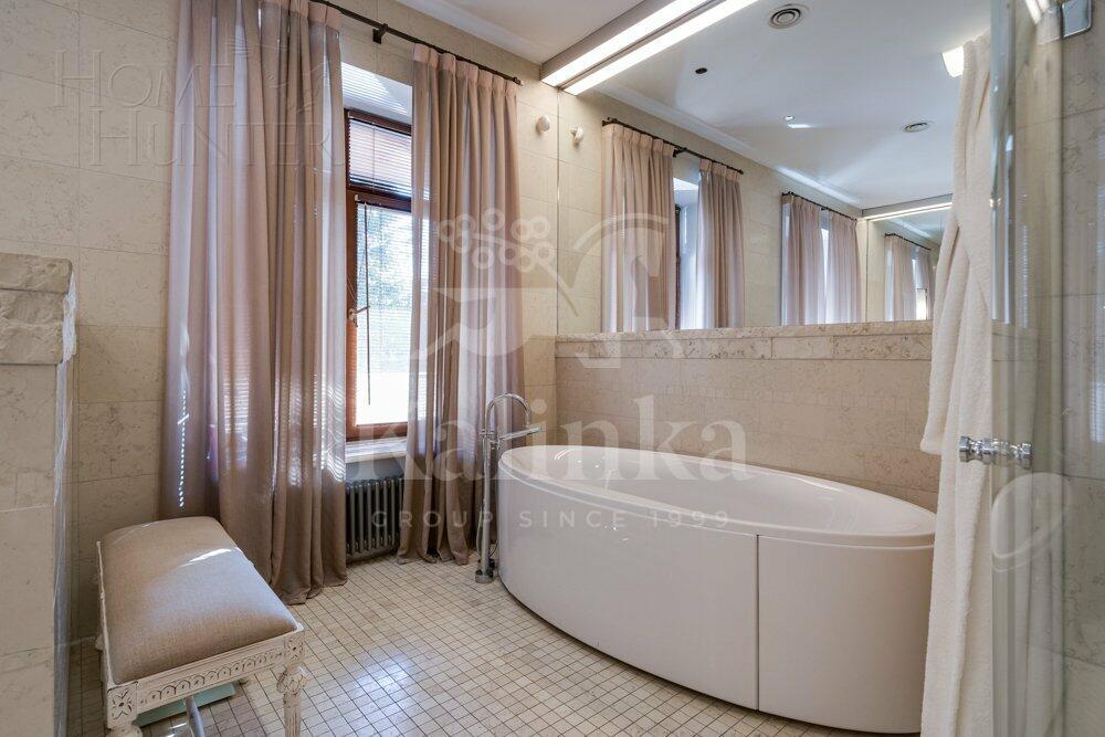 2-этажный коттедж 2 800 м² с отделкой