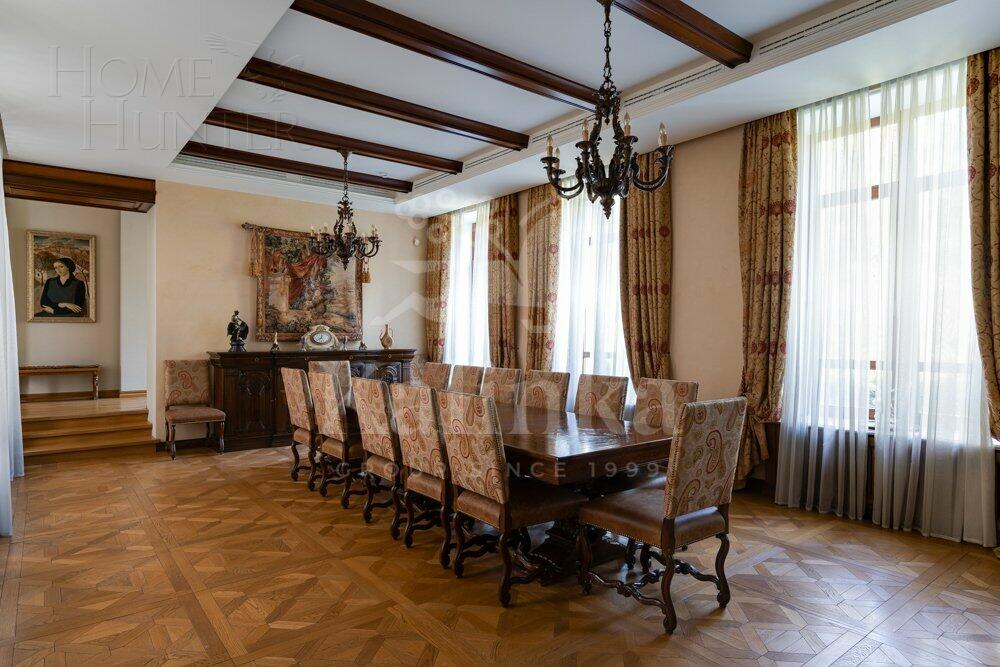 2-этажный коттедж 2 800 м² с отделкой