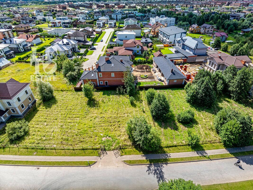 Участок 5.2 сот. в охраняемом поселке