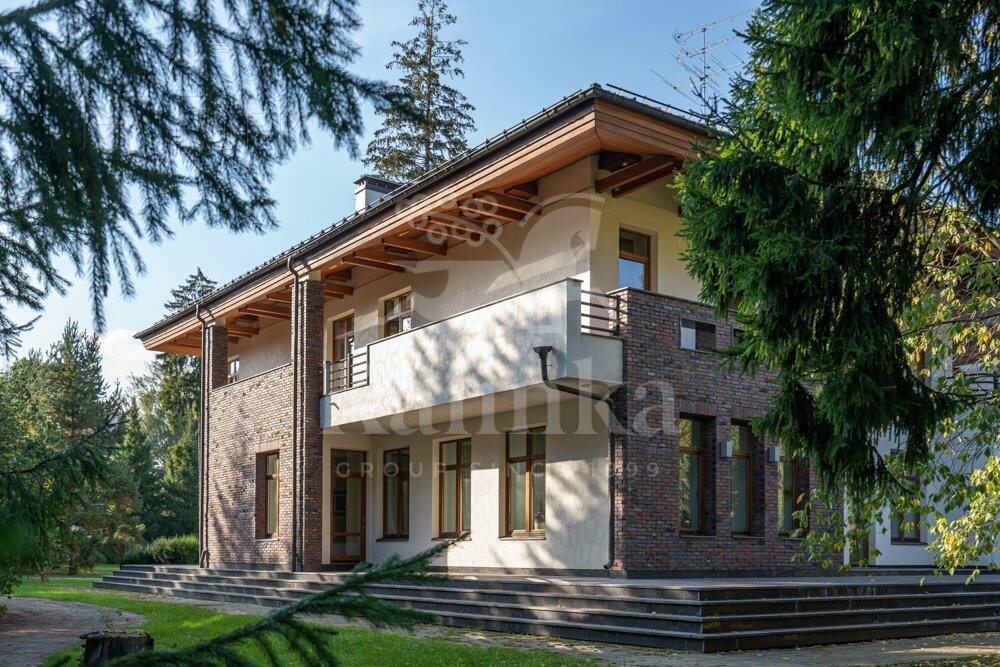 2-этажный коттедж 2 800 м² с отделкой