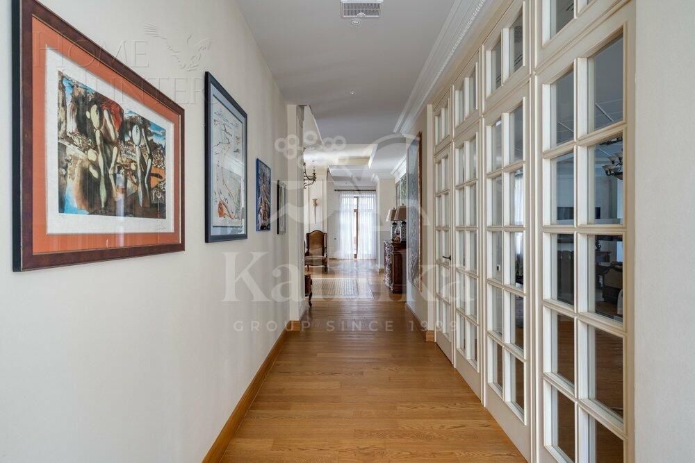 2-этажный коттедж 2 800 м² с отделкой