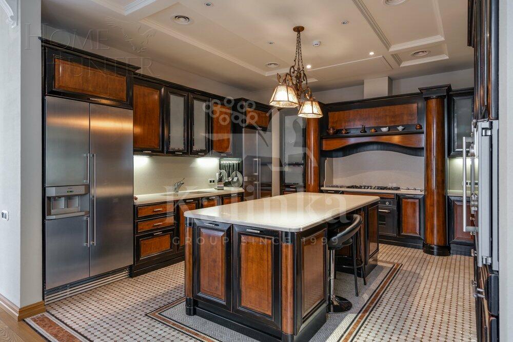 2-этажный коттедж 2 800 м² с отделкой