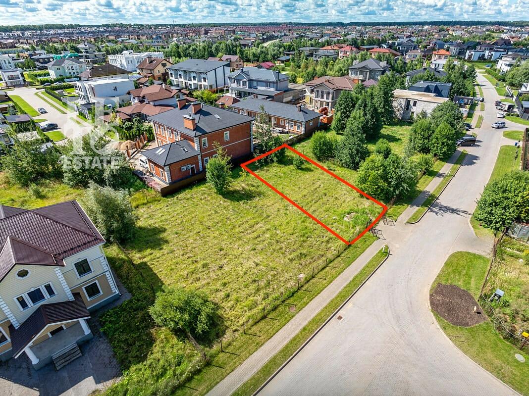 Участок 5.2 сот. в охраняемом поселке