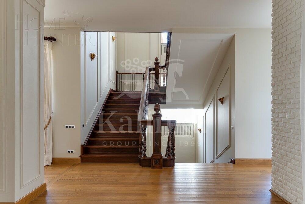 2-этажный коттедж 2 800 м² с отделкой