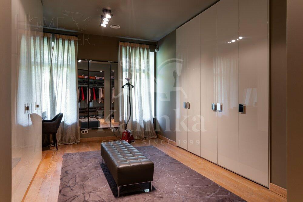 2-этажный коттедж 2 800 м² с отделкой