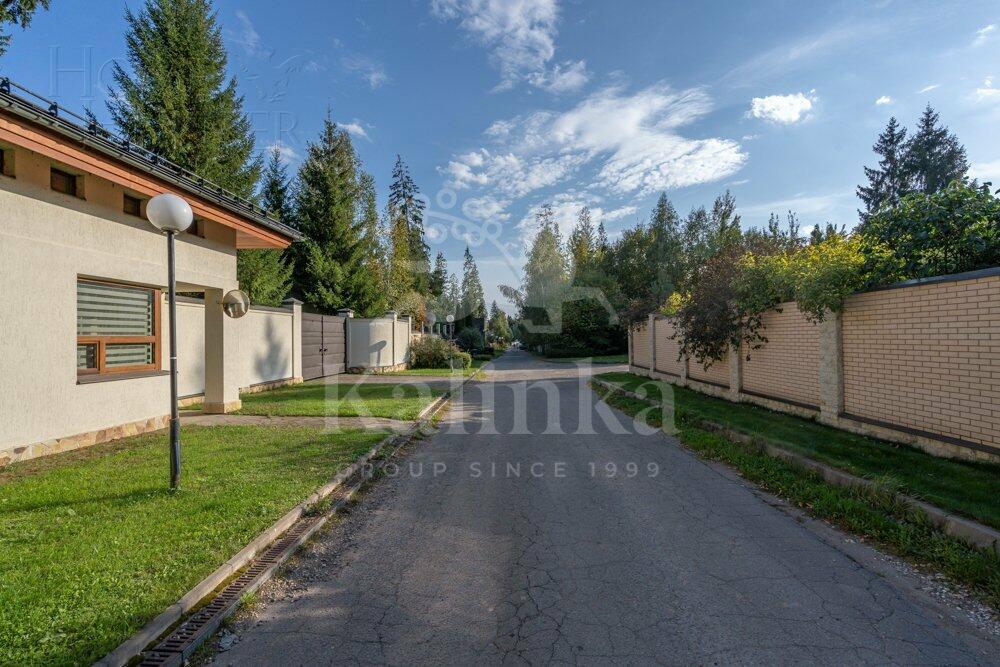 2-этажный коттедж 2 800 м² с отделкой