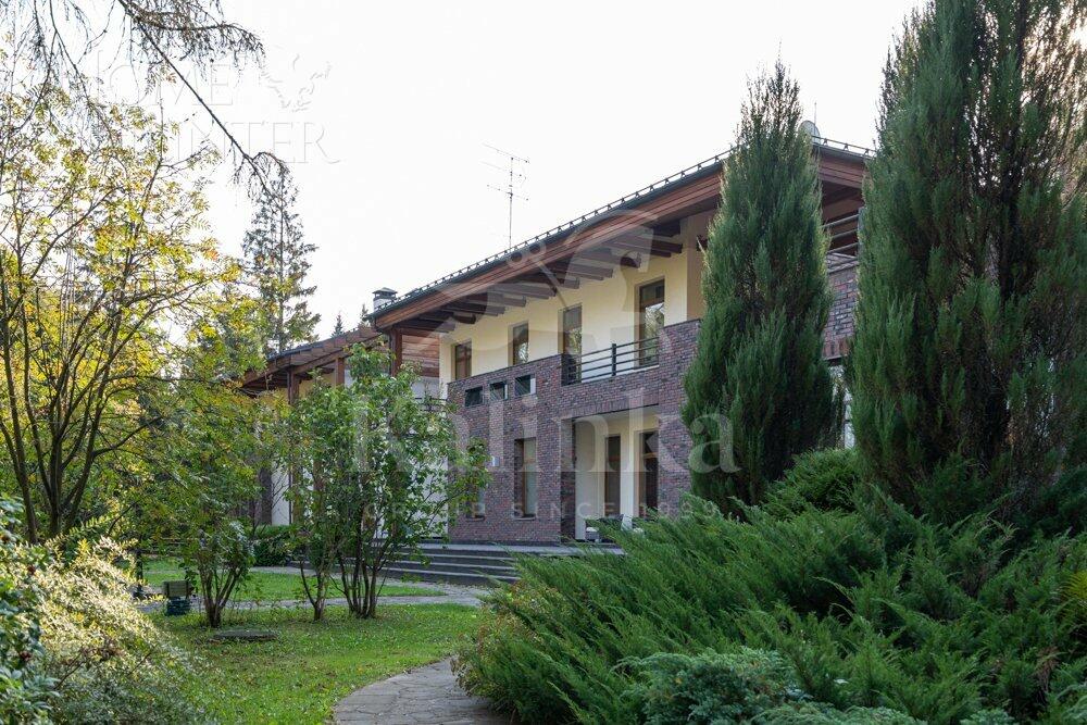 2-этажный коттедж 2 800 м² с отделкой