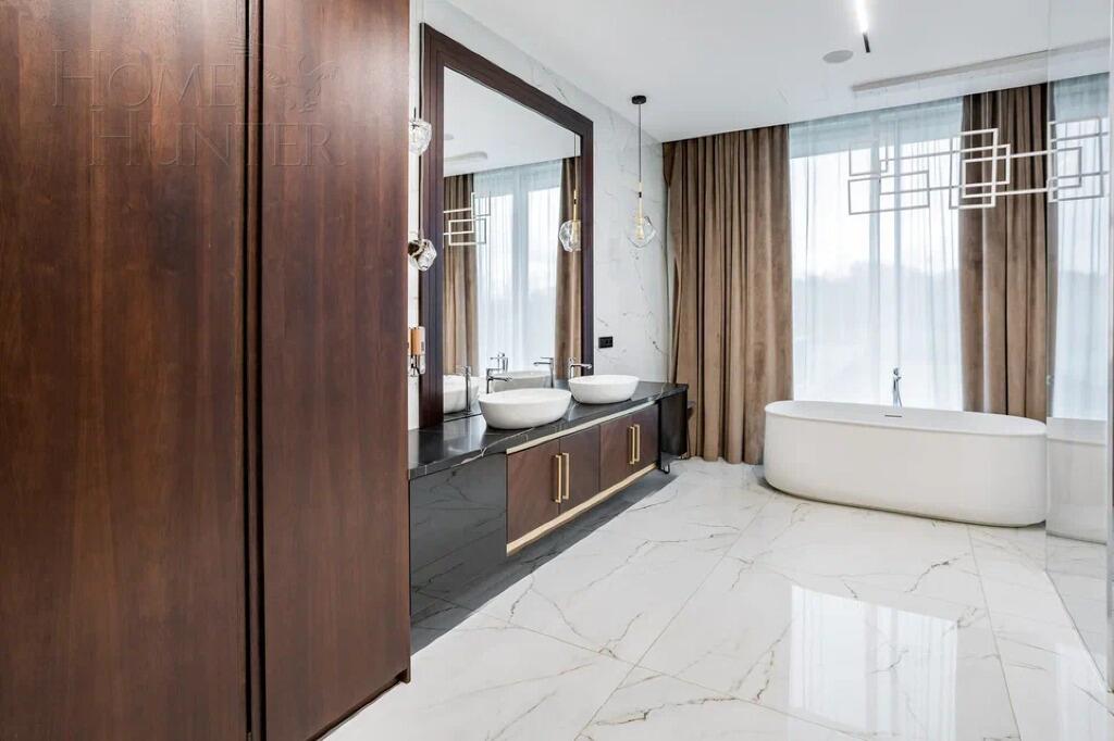 2-этажный коттедж 1 111 м² с отделкой