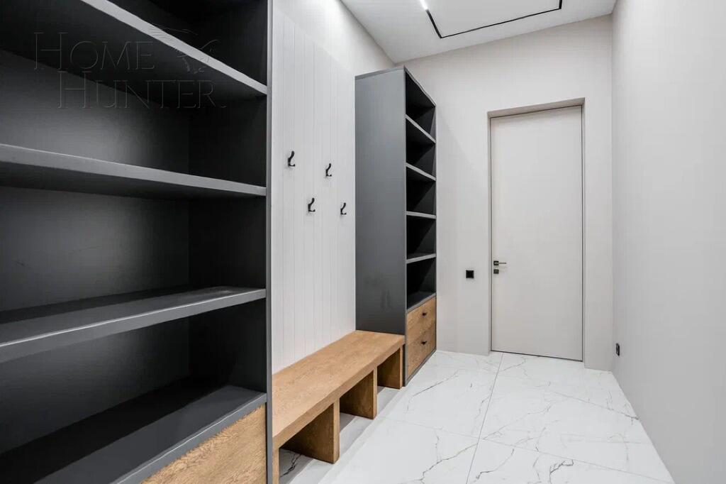 2-этажный коттедж 1 111 м² с отделкой