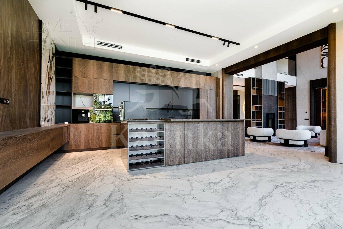 2-этажный коттедж 1 100 м² с отделкой