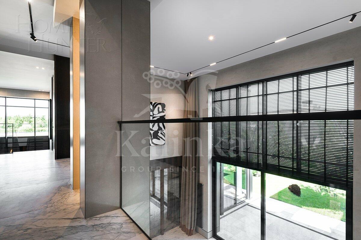 2-этажный коттедж 1 100 м² с отделкой