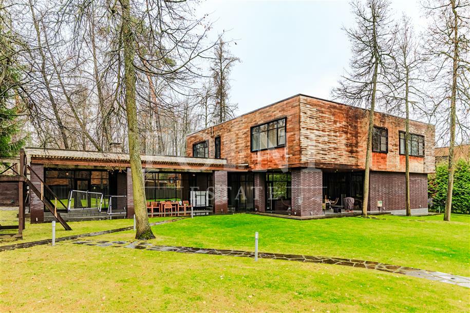 2-этажный коттедж 640 м² с отделкой