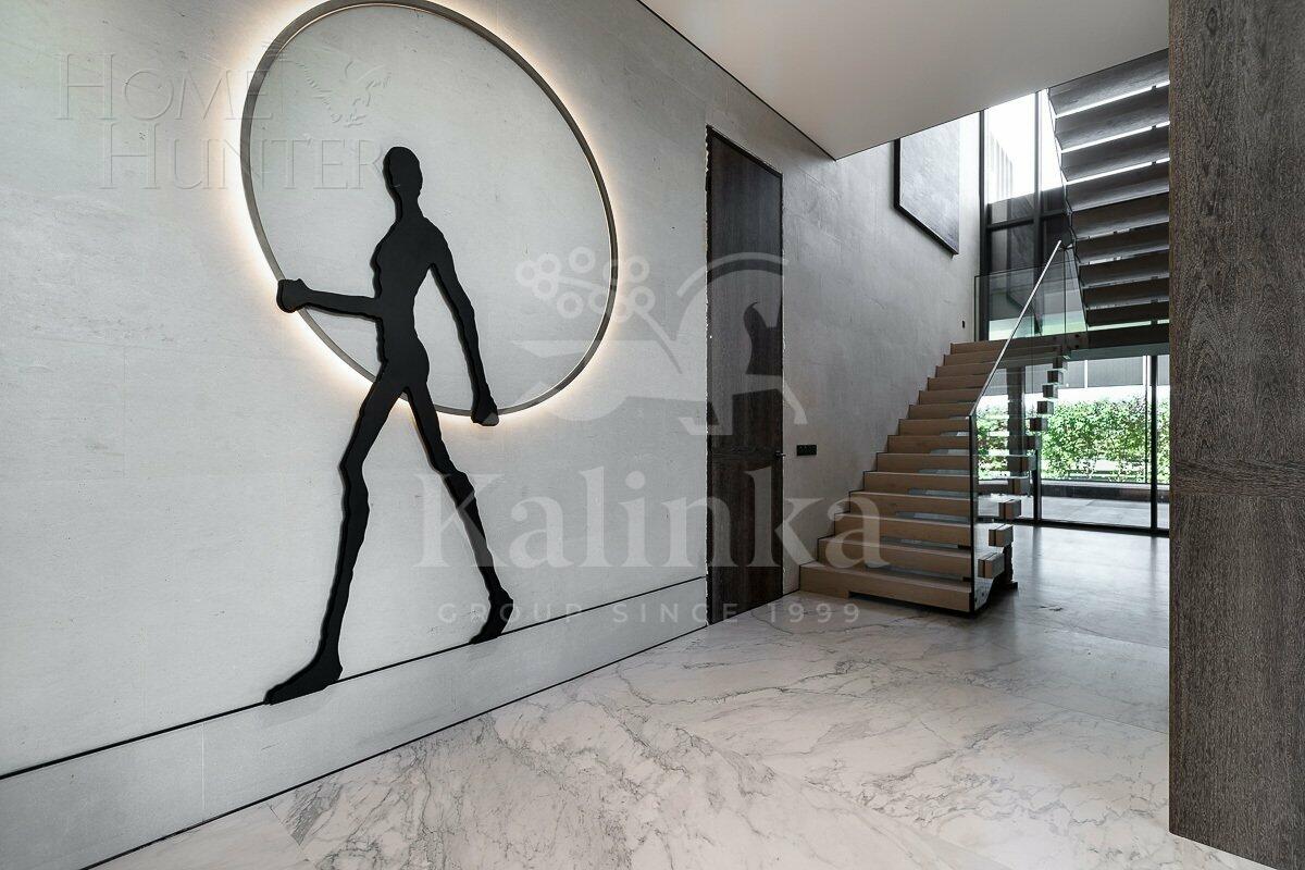 2-этажный коттедж 1 100 м² с отделкой