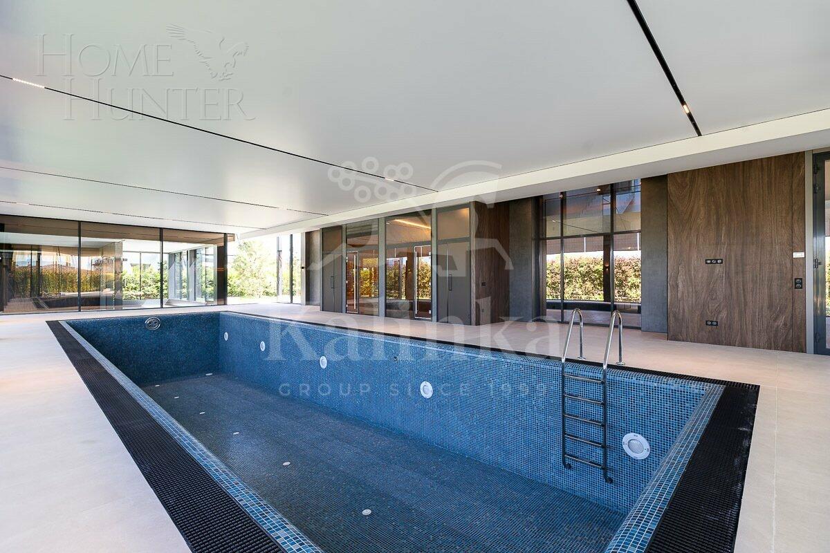 2-этажный коттедж 1 100 м² с отделкой