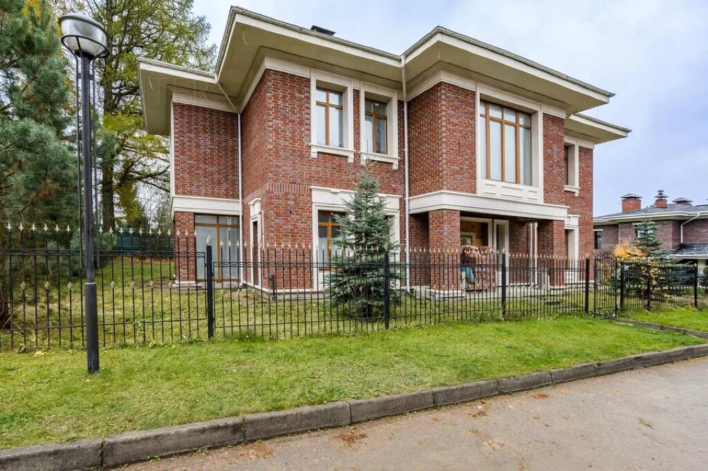 2-этажный коттедж 381 м² без отделки