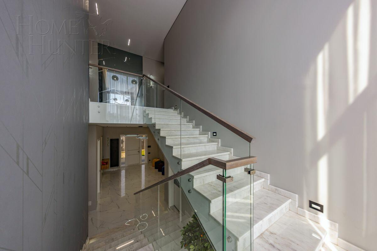 2-этажный коттедж 450 м² с отделкой