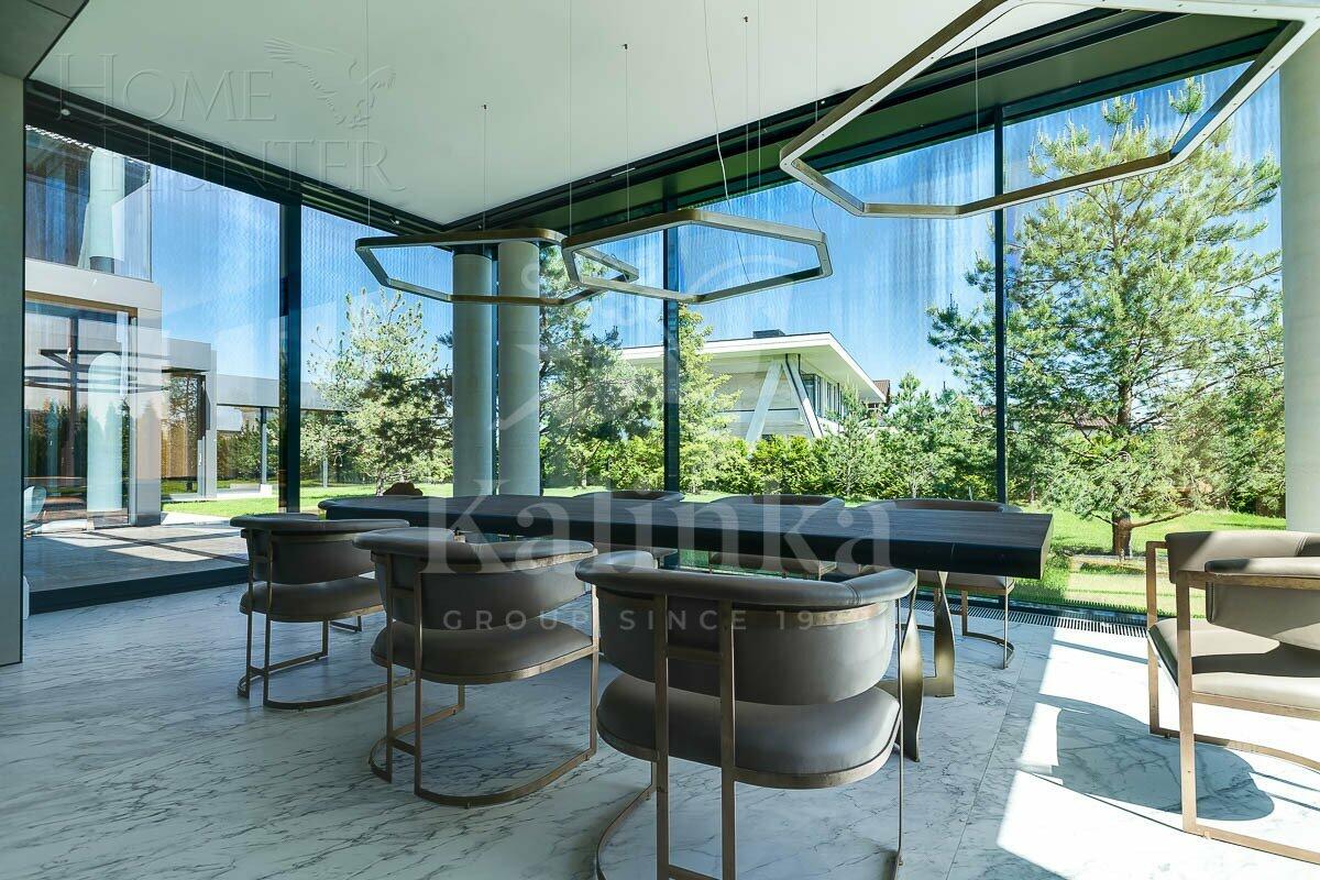 2-этажный коттедж 1 100 м² с отделкой