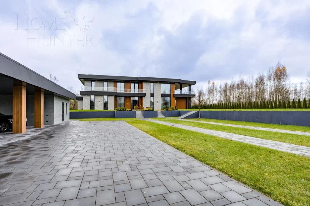 2-этажный коттедж 1 111 м² с отделкой