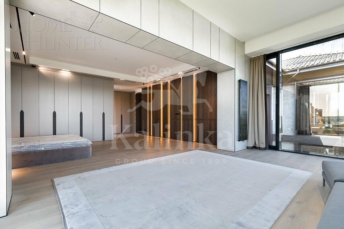 2-этажный коттедж 1 100 м² с отделкой