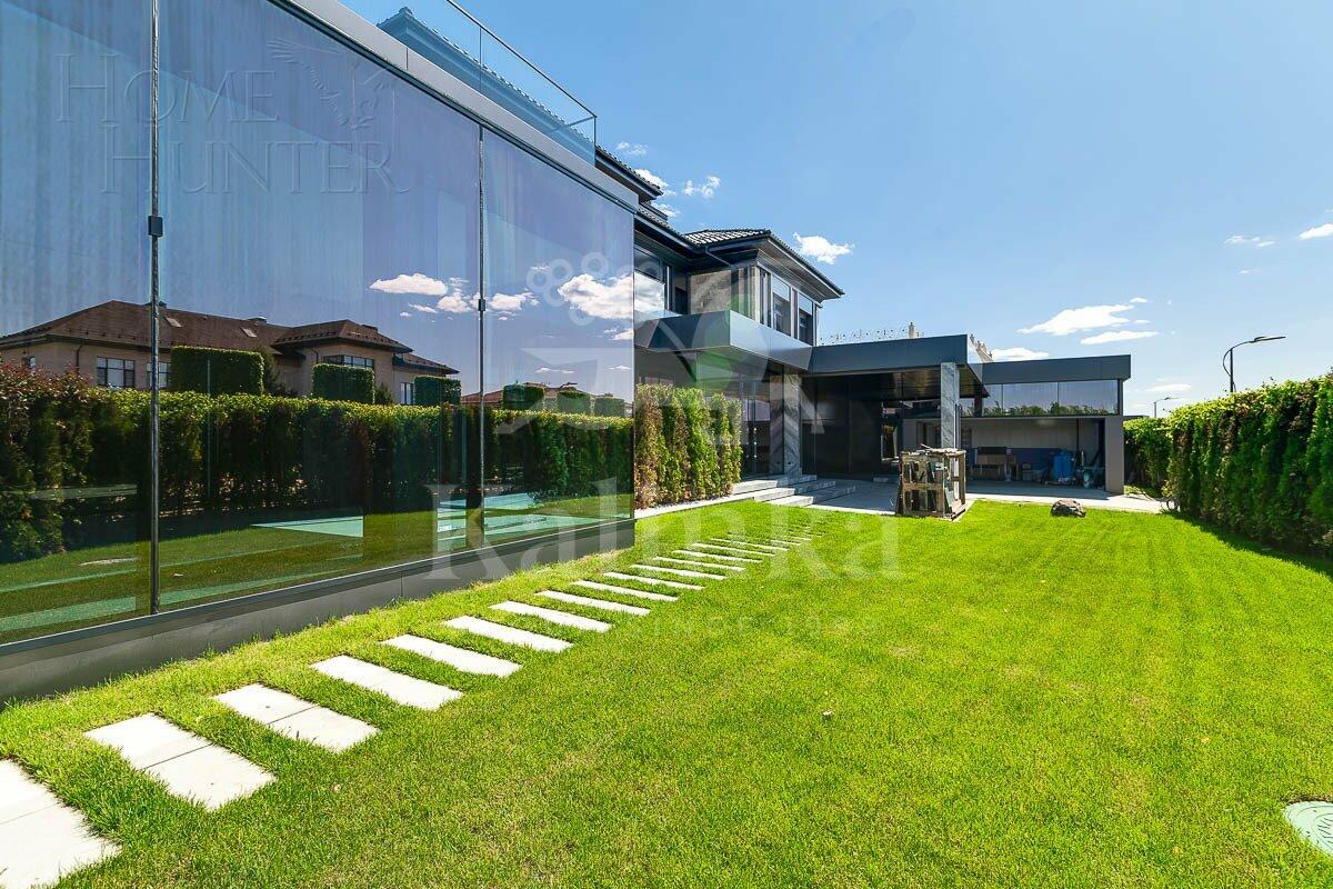 2-этажный коттедж 1 100 м² с отделкой