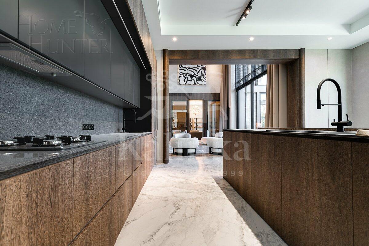 2-этажный коттедж 1 100 м² с отделкой