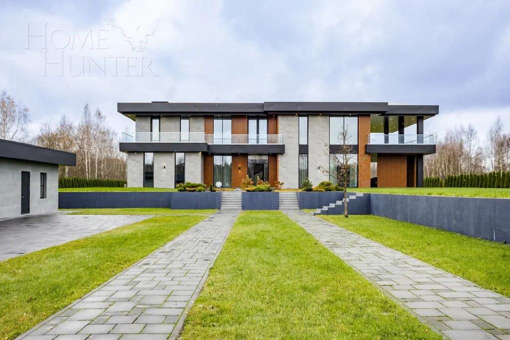 2-этажный коттедж 1 111 м² с отделкой