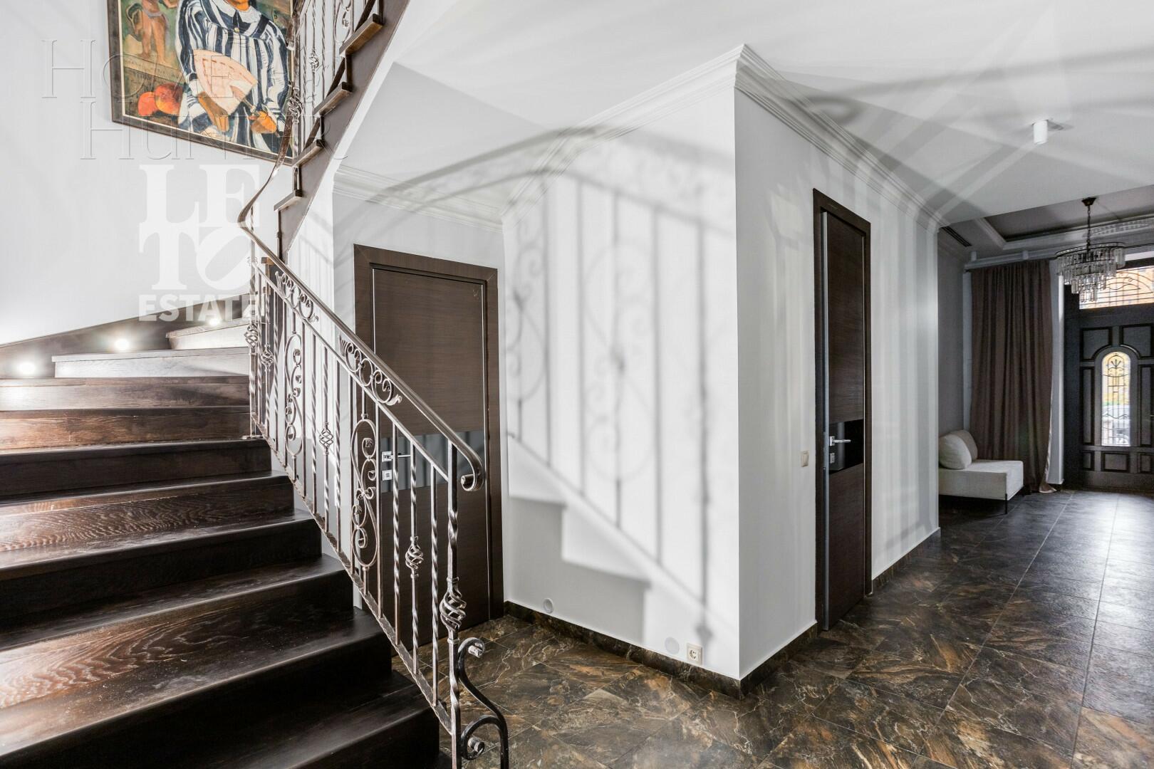 2-этажный таунхаус 440 м² с отделкой