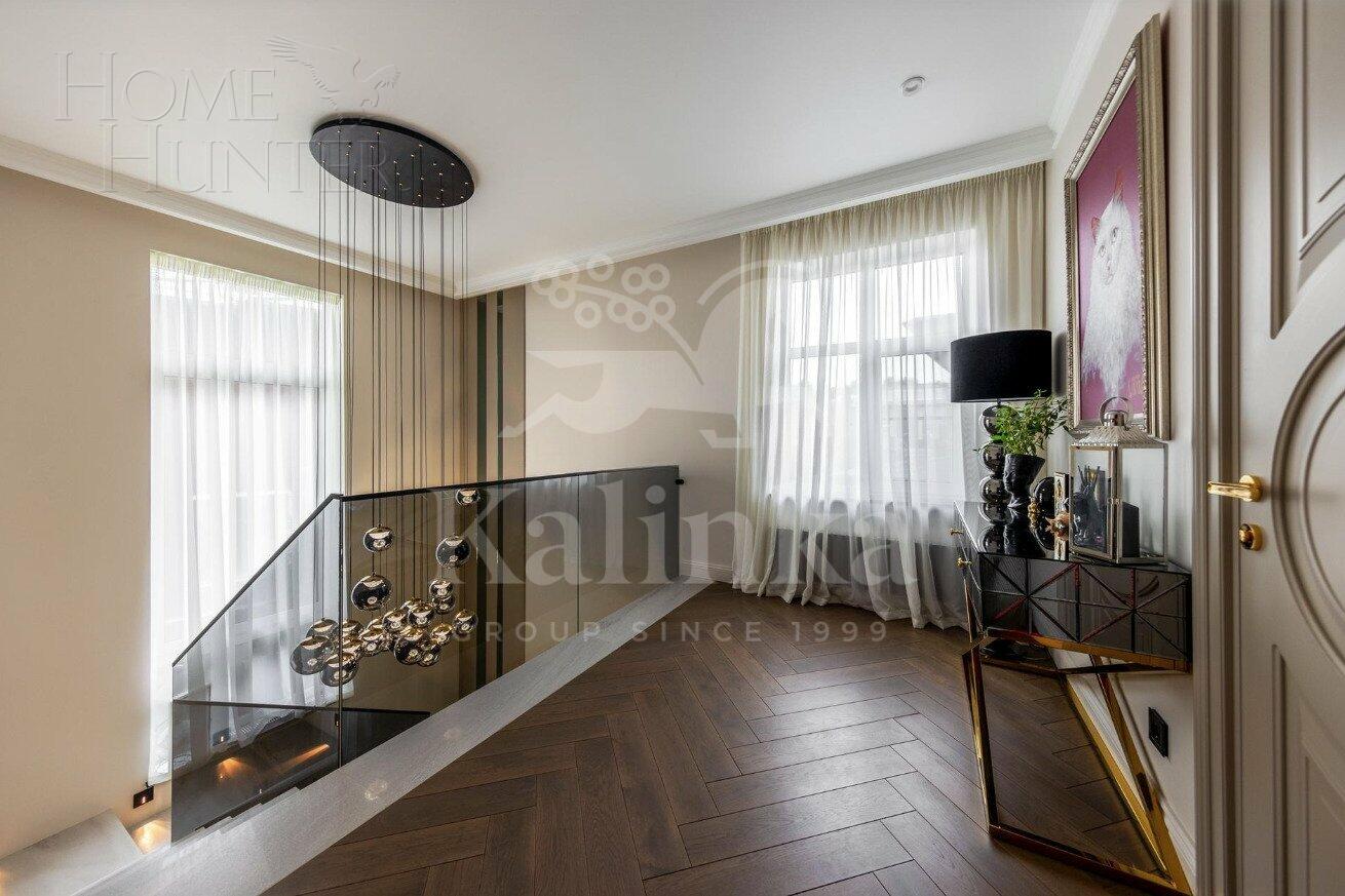 2-этажный коттедж 300 м² с отделкой