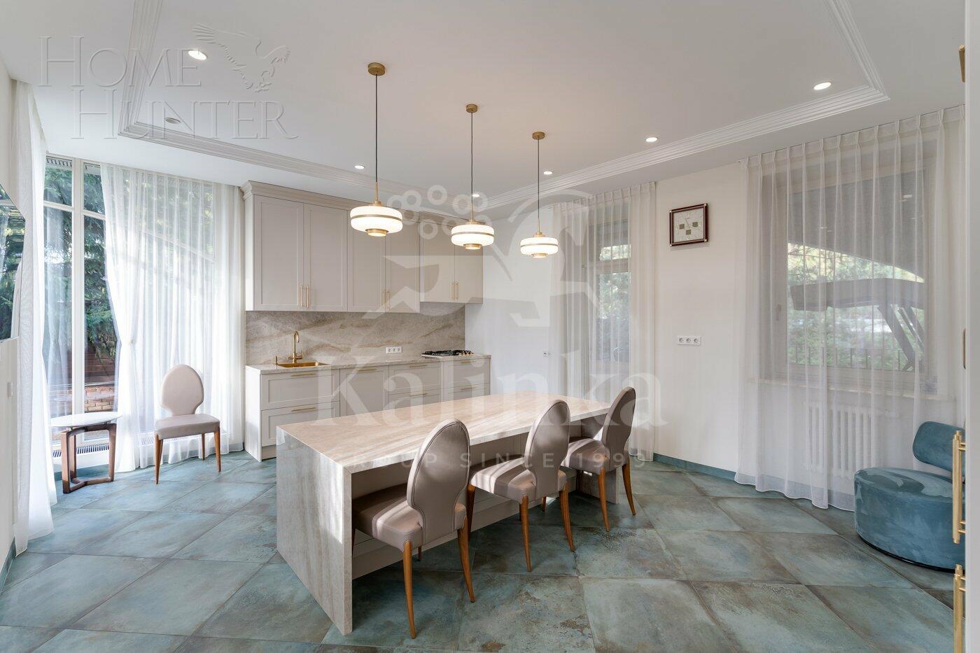 2-этажный коттедж 1 214 м² с отделкой