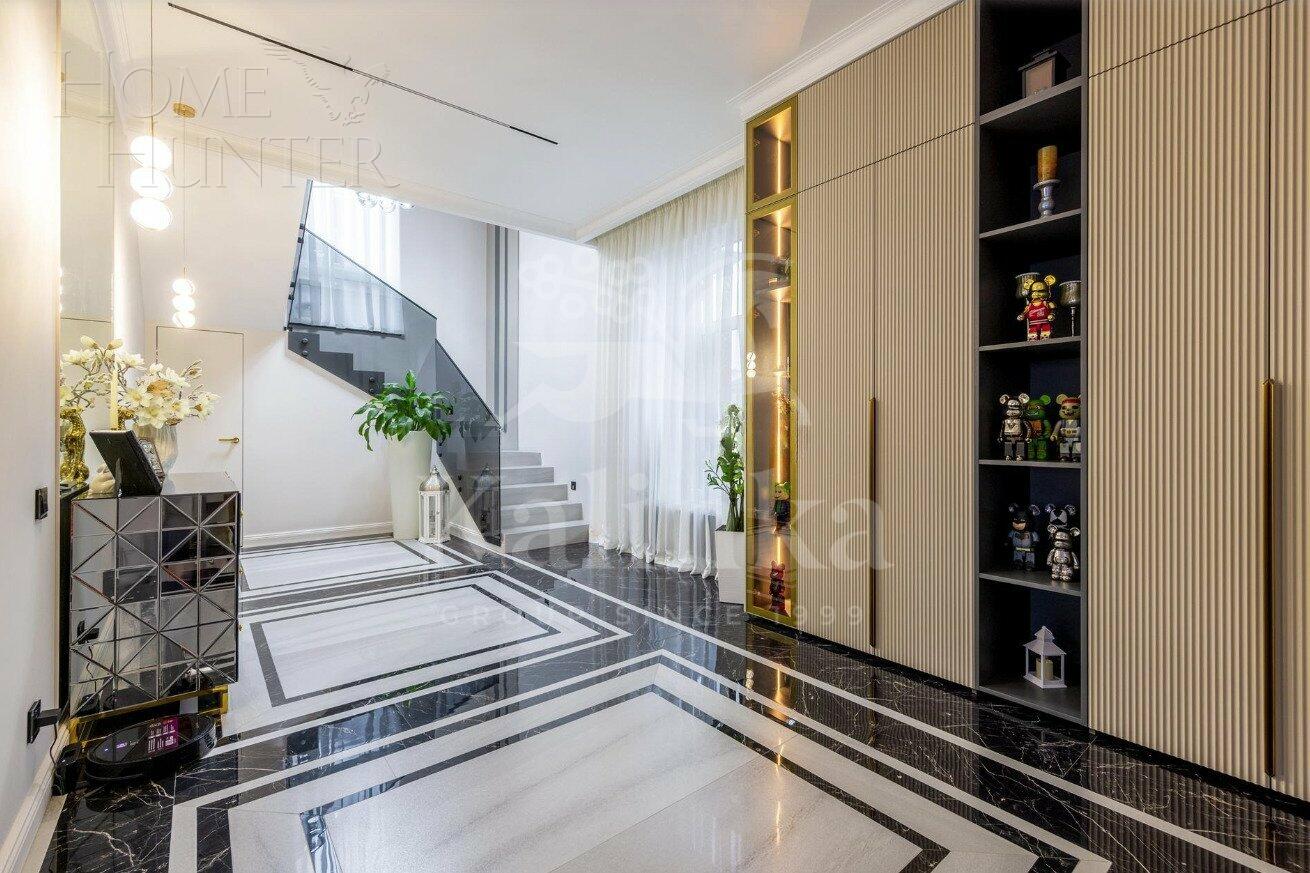 2-этажный коттедж 300 м² с отделкой