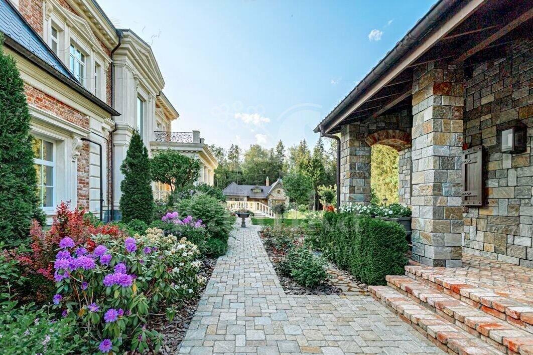 2-этажный коттедж 2 327 м² без отделки