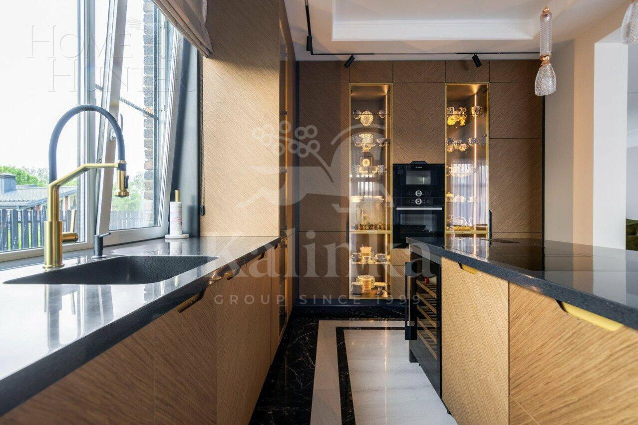 2-этажный коттедж 300 м² с отделкой