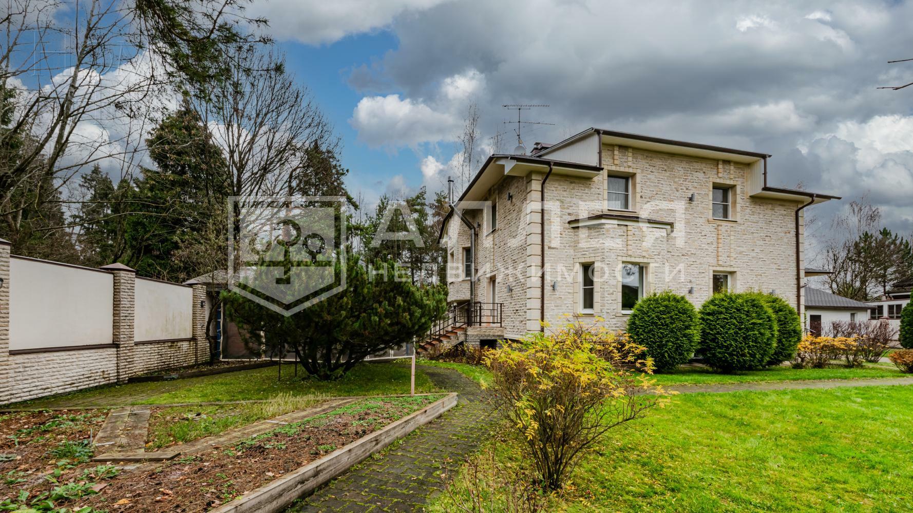 3-этажный коттедж 287 м² с отделкой