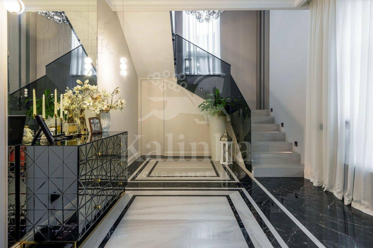 2-этажный коттедж 300 м² с отделкой