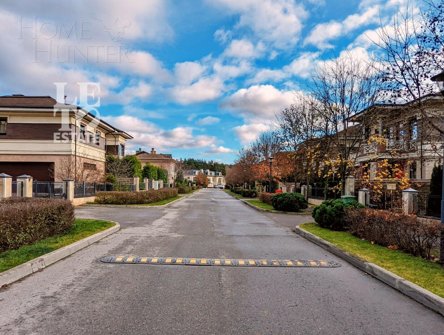 2-этажный таунхаус 440 м² с отделкой