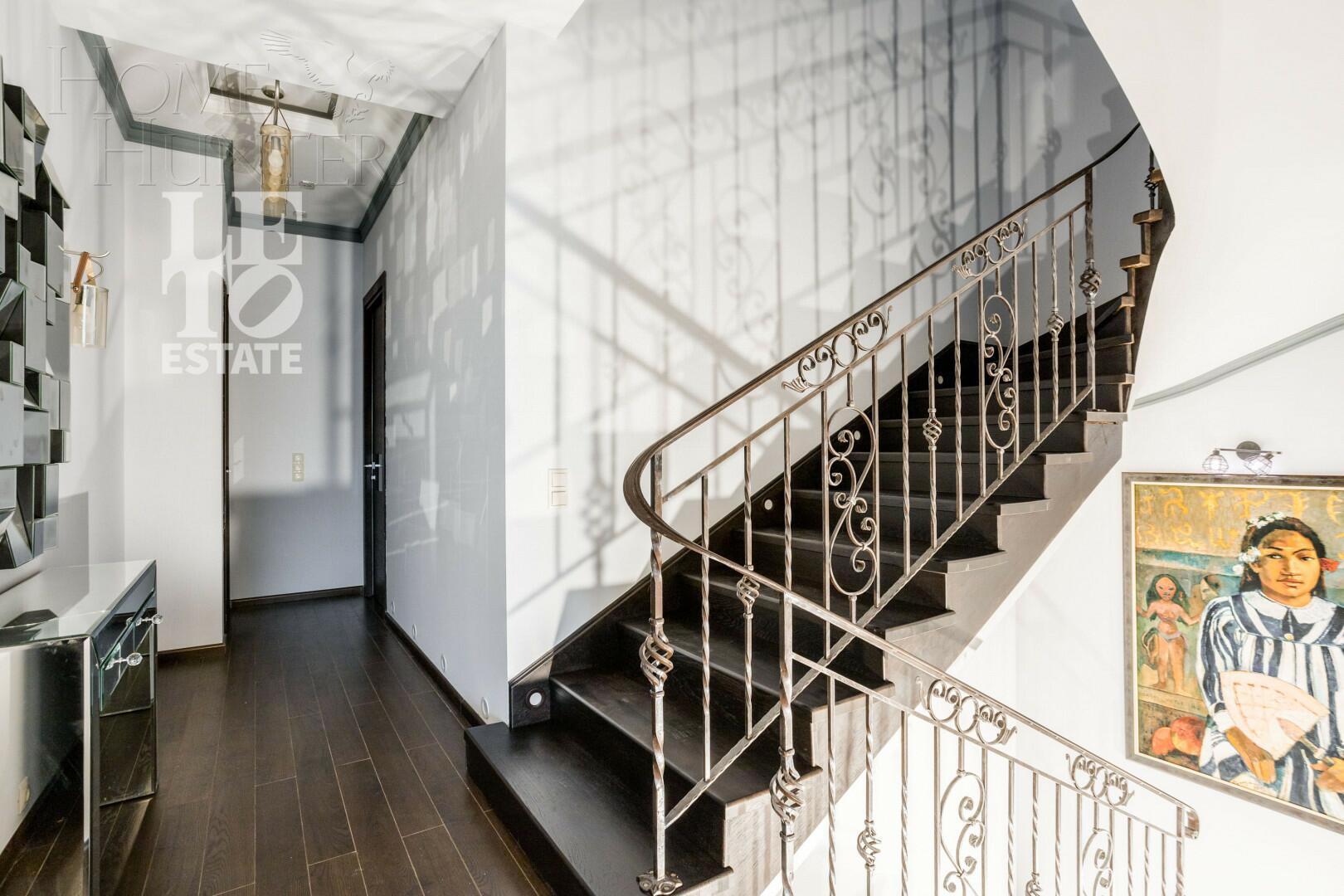 2-этажный таунхаус 440 м² с отделкой