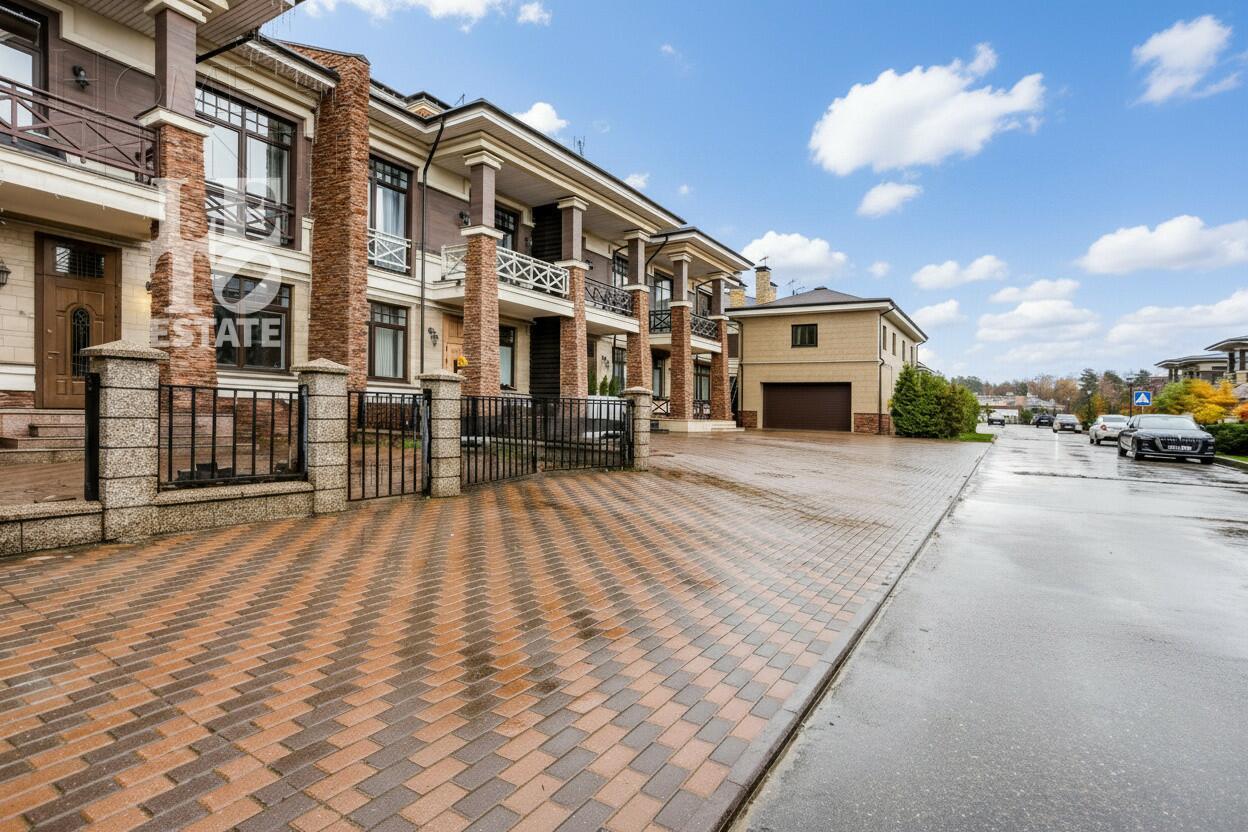 2-этажный таунхаус 440 м² с отделкой